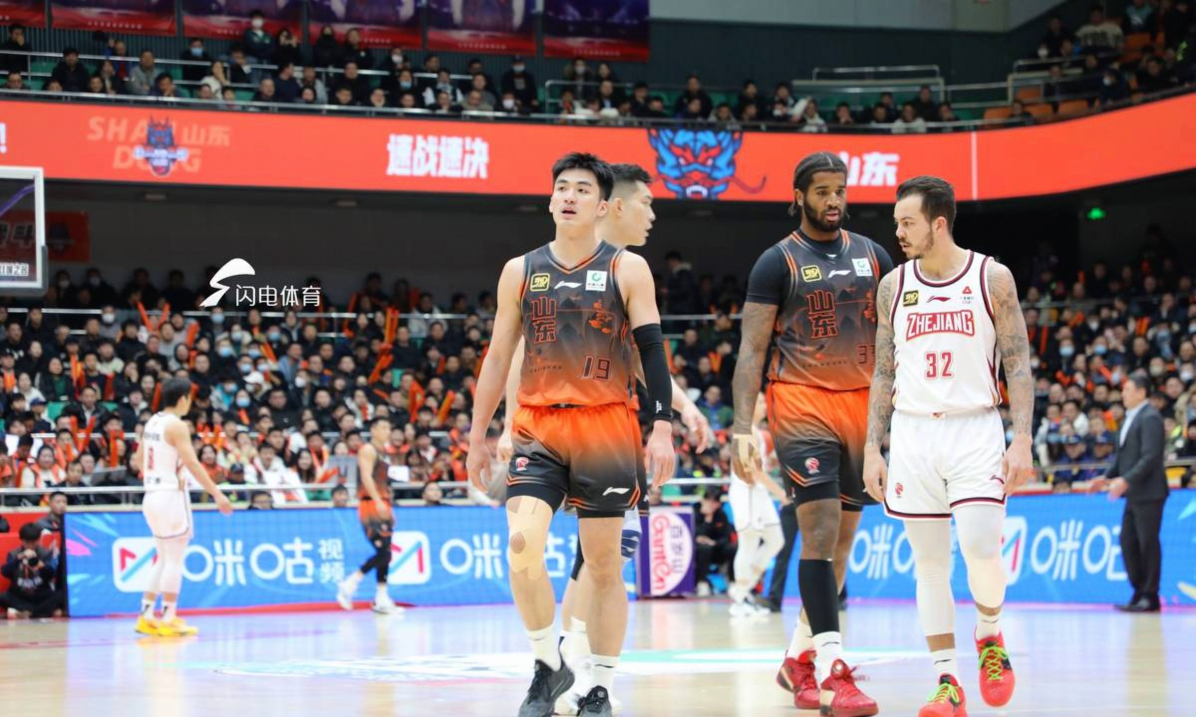 KOK真人_包含防守端表现强硬，进攻空间拓展的词条